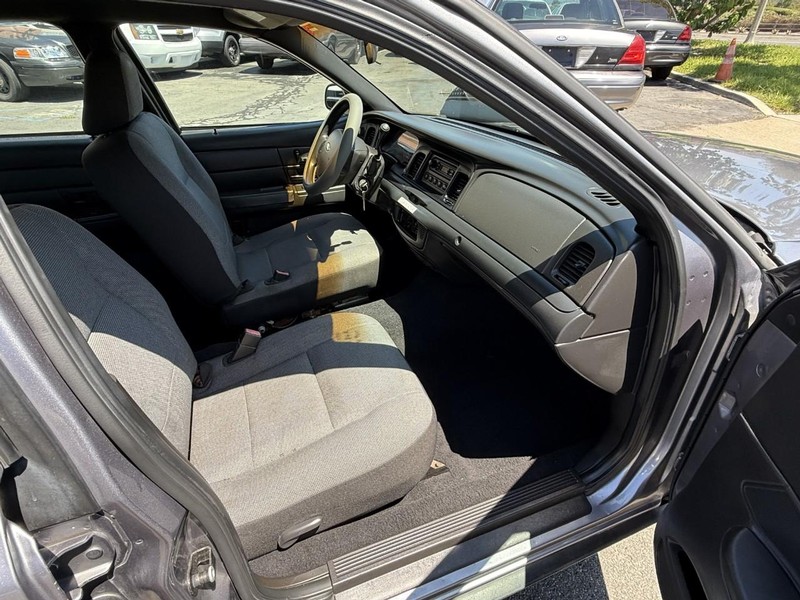 Ford Police Interceptor Vehicle Full-screen Gallery Image 02