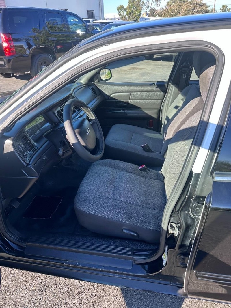 Ford Police Interceptor Vehicle Full-screen Gallery Image 03