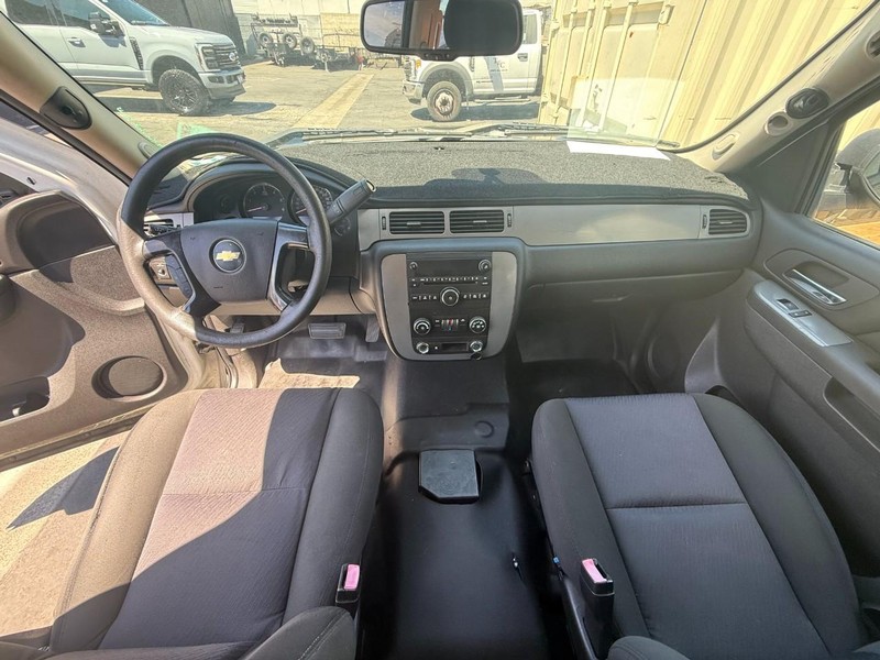 Chevrolet Tahoe Vehicle Full-screen Gallery Image 02