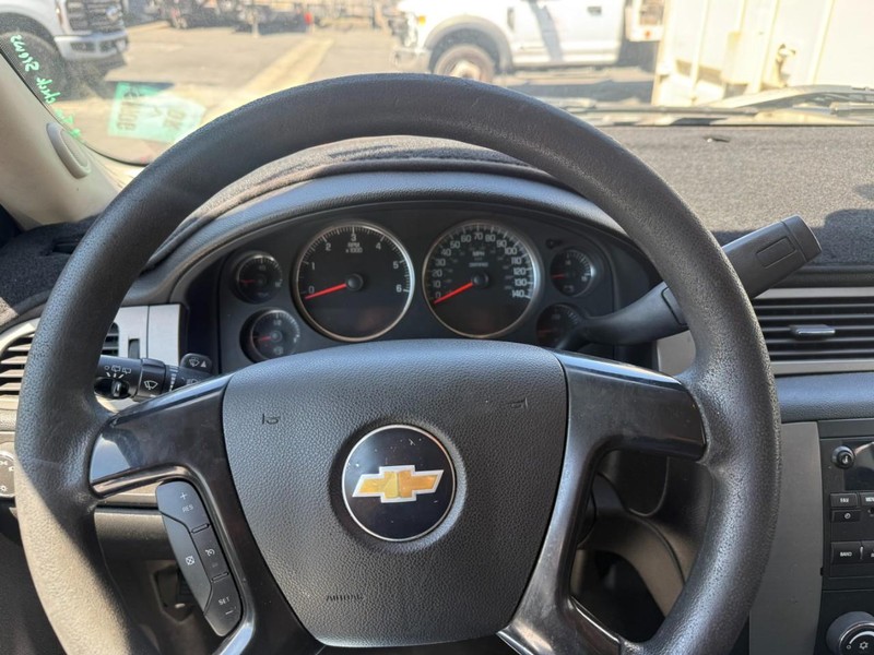 Chevrolet Tahoe Vehicle Full-screen Gallery Image 03