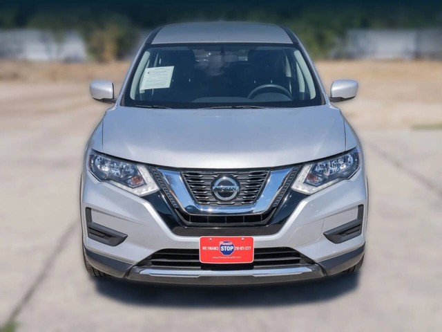 Nissan Rogue Vehicle Full-screen Gallery Image 02