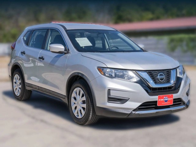 Nissan Rogue Vehicle Full-screen Gallery Image 03