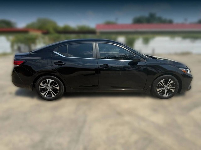 Nissan Sentra Vehicle Full-screen Gallery Image 03