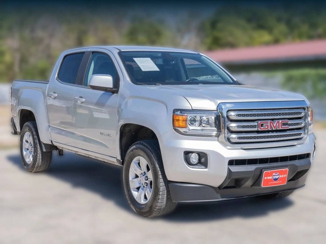 GMC Canyon Vehicle Full-screen Gallery Image 03