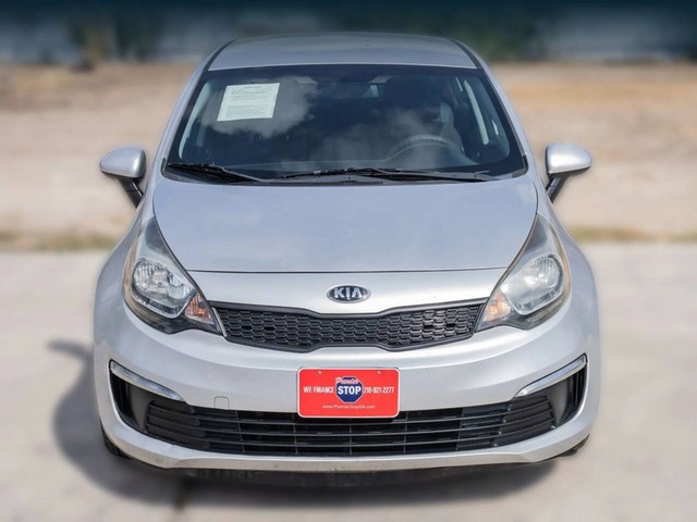 Kia Rio Vehicle Full-screen Gallery Image 02