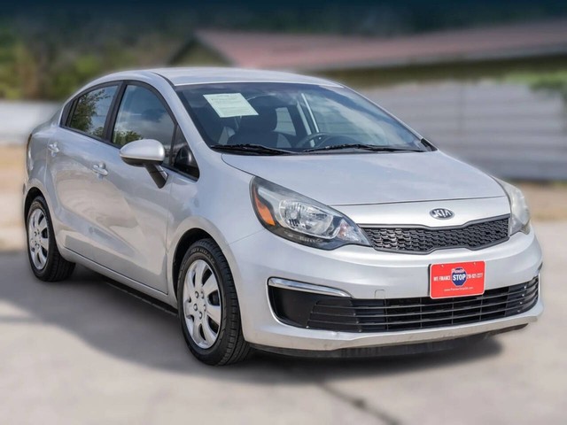 Kia Rio Vehicle Full-screen Gallery Image 03
