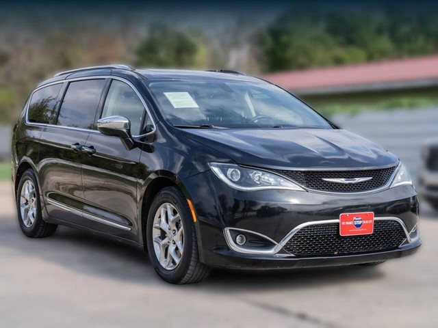 Chrysler Pacifica Vehicle Full-screen Gallery Image 03