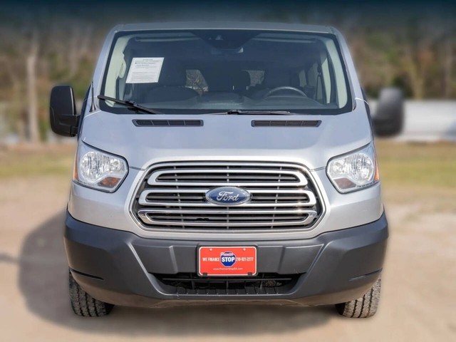 Ford Transit Wagon Vehicle Full-screen Gallery Image 02