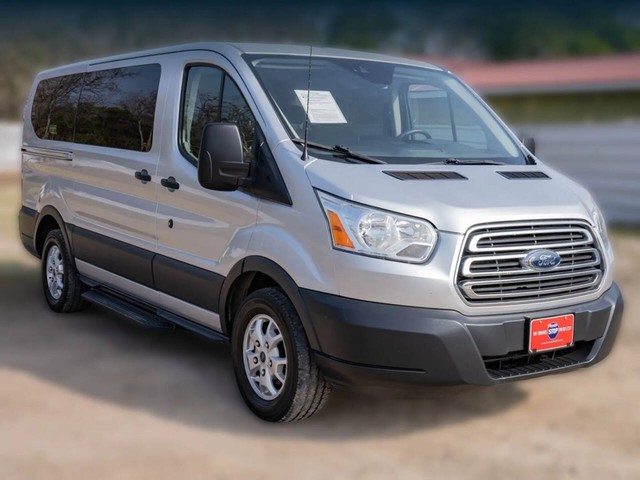 Ford Transit Wagon Vehicle Full-screen Gallery Image 03