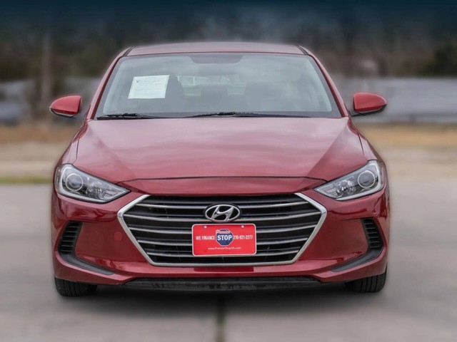 Hyundai Elantra Vehicle Full-screen Gallery Image 02