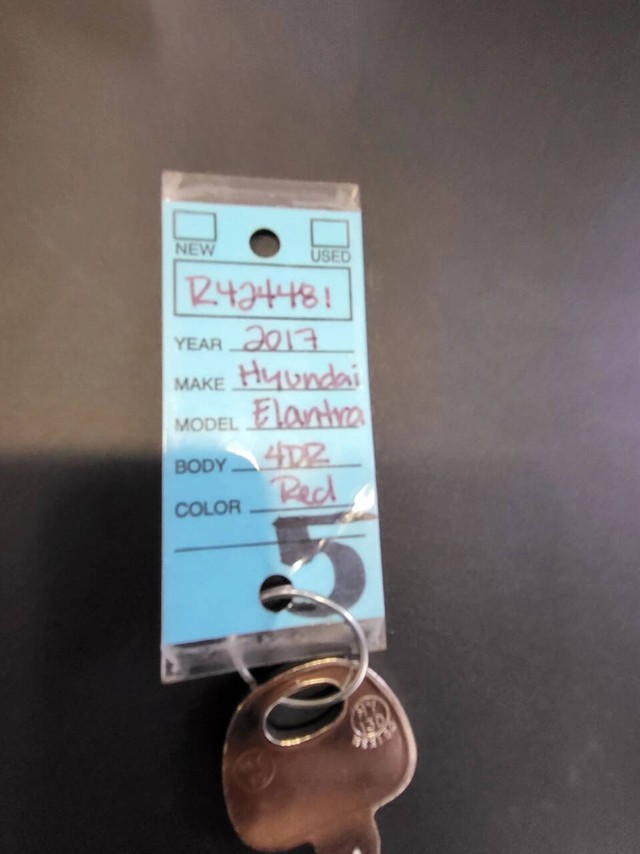 Buick Enclave Vehicle Full-screen Gallery Image 02