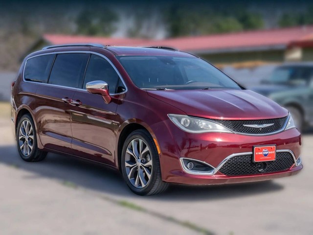 Chrysler Pacifica Vehicle Full-screen Gallery Image 03