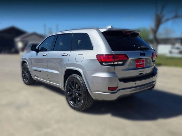 Jeep Grand Cherokee Vehicle Full-screen Gallery Image 03