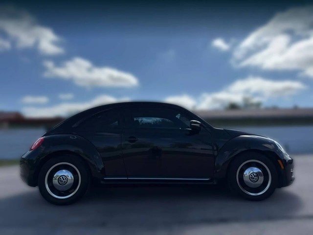 Volkswagen Beetle Coupe Vehicle Full-screen Gallery Image 03