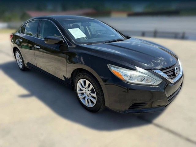 Nissan Altima Vehicle Full-screen Gallery Image 03