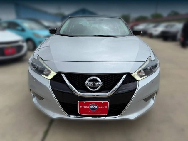 Nissan Maxima Vehicle Full-screen Gallery Image 02