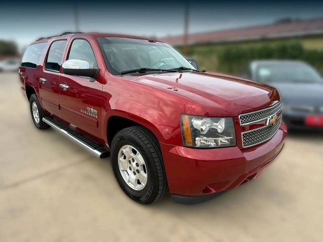Chevrolet Suburban Vehicle Full-screen Gallery Image 03