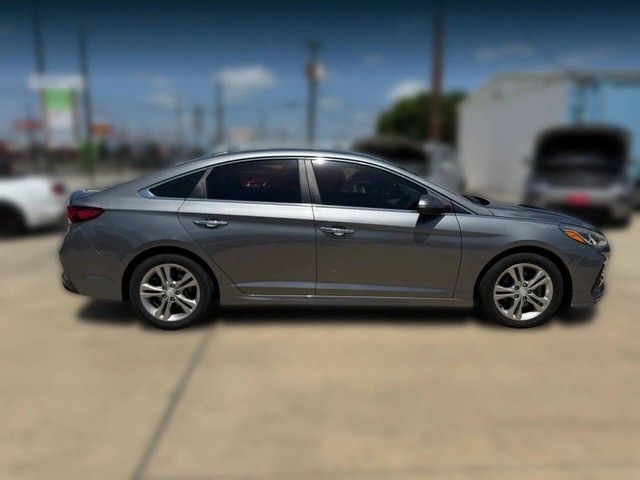 Hyundai Sonata Vehicle Full-screen Gallery Image 02