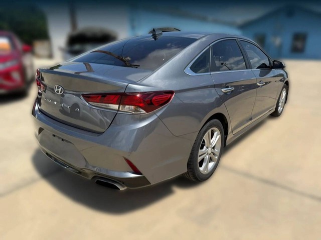 Hyundai Sonata Vehicle Full-screen Gallery Image 03