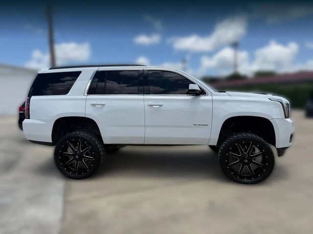 GMC Yukon Vehicle Full-screen Gallery Image 02