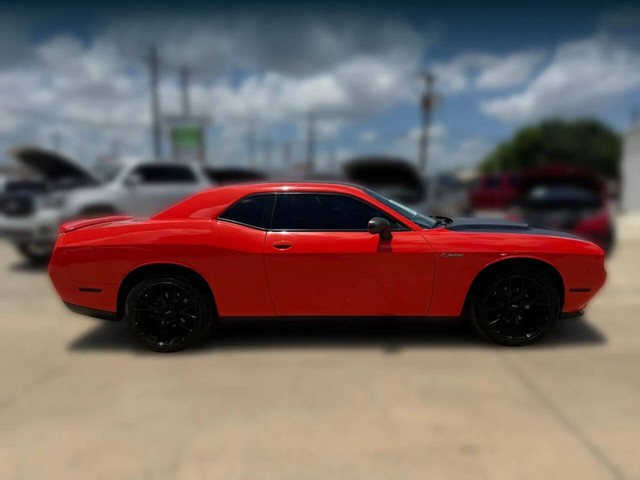 Dodge Challenger Vehicle Full-screen Gallery Image 02