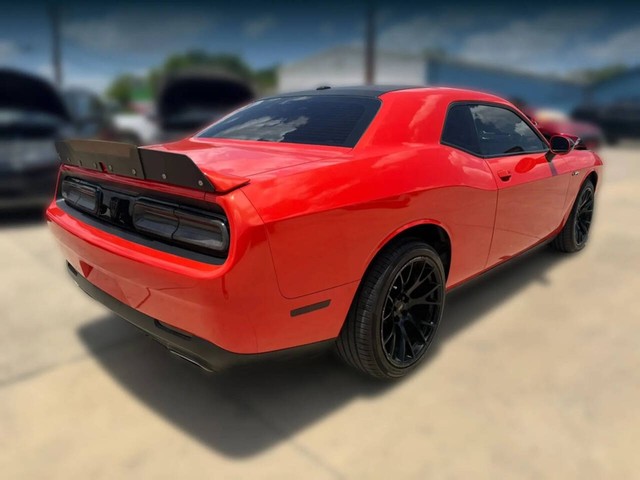 Dodge Challenger Vehicle Full-screen Gallery Image 03