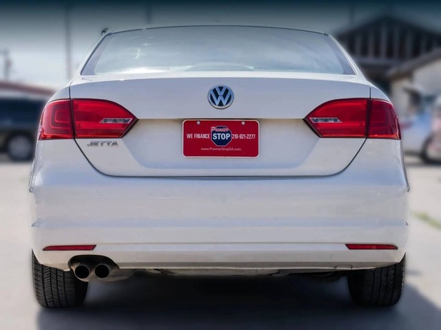 Volkswagen Jetta Sedan Vehicle Full-screen Gallery Image 03