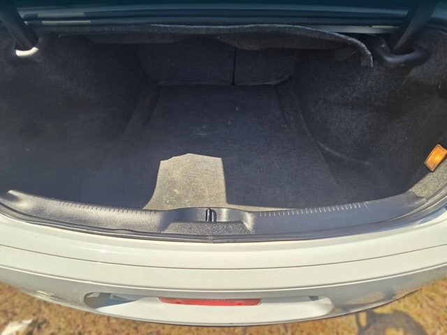 Chrysler 300 Vehicle Full-screen Gallery Image 02