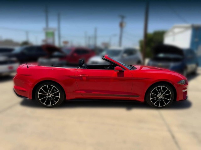 Ford Mustang Vehicle Full-screen Gallery Image 02