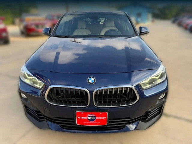 BMW X2 Vehicle Full-screen Gallery Image 02