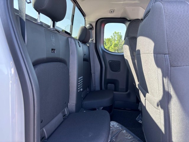 2025 Nissan Frontier SV - Photo 4
