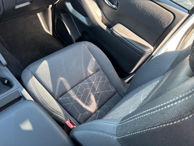 2025 Nissan Frontier SV - Photo 9