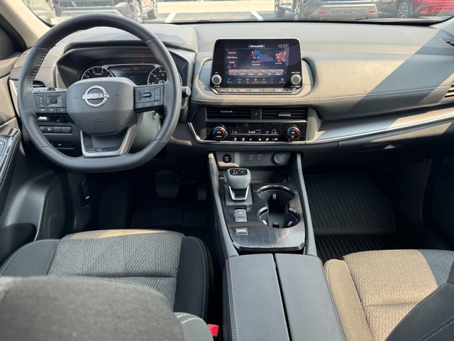 2025 Nissan Rogue SV - Photo 11