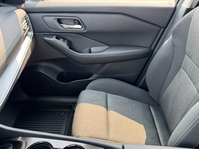 2025 Nissan Rogue SV - Photo 13
