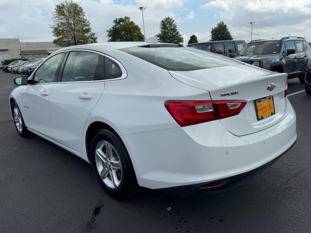 Chevrolet Malibu Vehicle Full-screen Gallery Image 05
