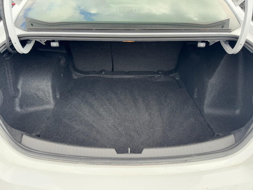 Chevrolet Malibu Vehicle Full-screen Gallery Image 06