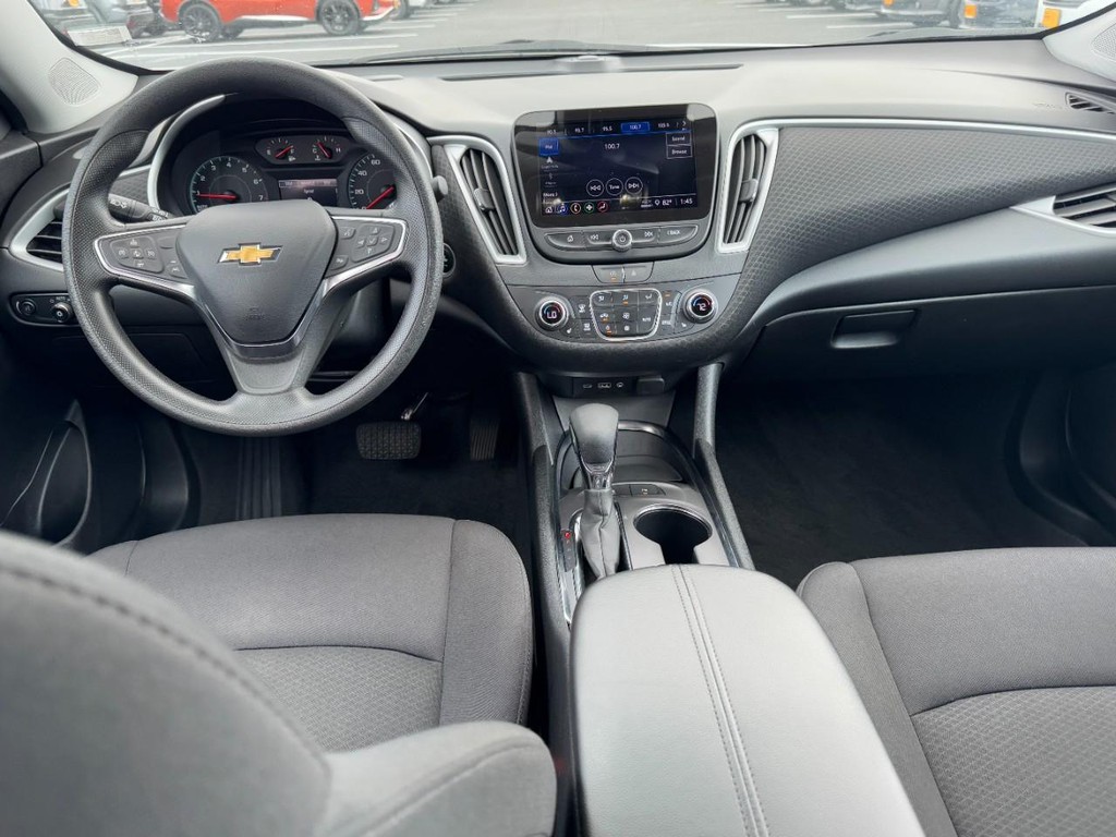 Chevrolet Malibu Vehicle Full-screen Gallery Image 10