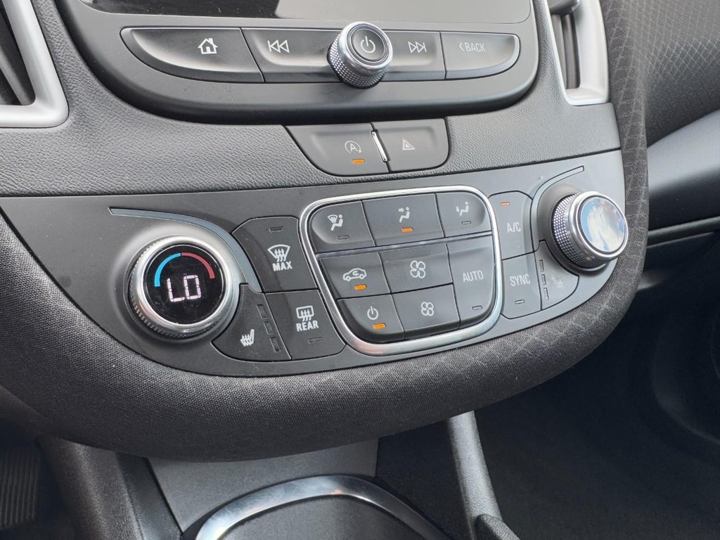 Chevrolet Malibu Vehicle Full-screen Gallery Image 17