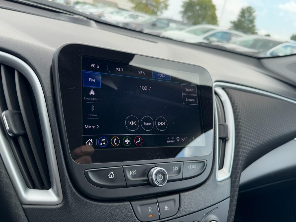 Chevrolet Malibu Vehicle Full-screen Gallery Image 18