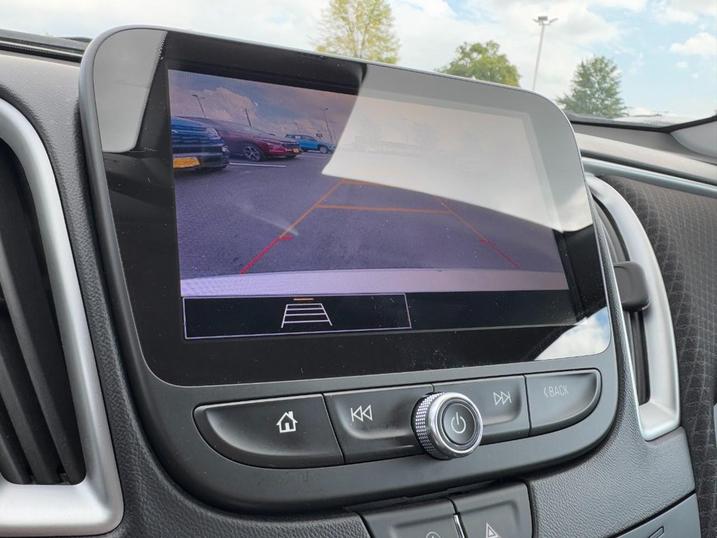 Chevrolet Malibu Vehicle Full-screen Gallery Image 19