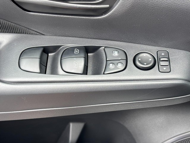 2025 Nissan KICKS PLAY Base - Photo 17