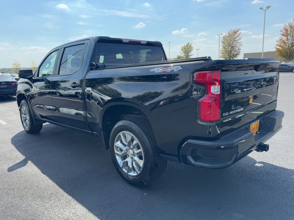 Chevrolet Silverado 1500 Vehicle Full-screen Gallery Image 05