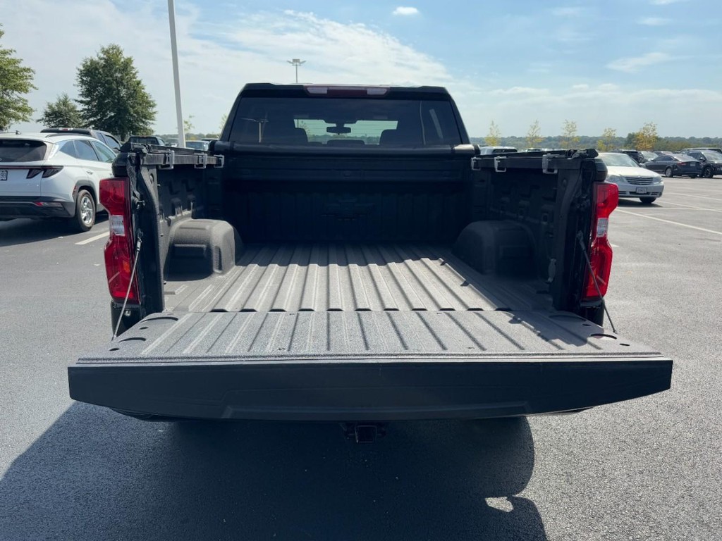 Chevrolet Silverado 1500 Vehicle Full-screen Gallery Image 06