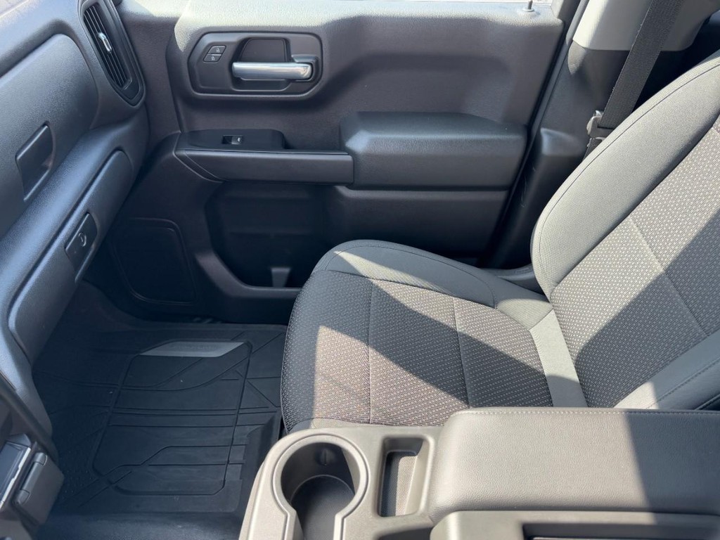 Chevrolet Silverado 1500 Vehicle Full-screen Gallery Image 13