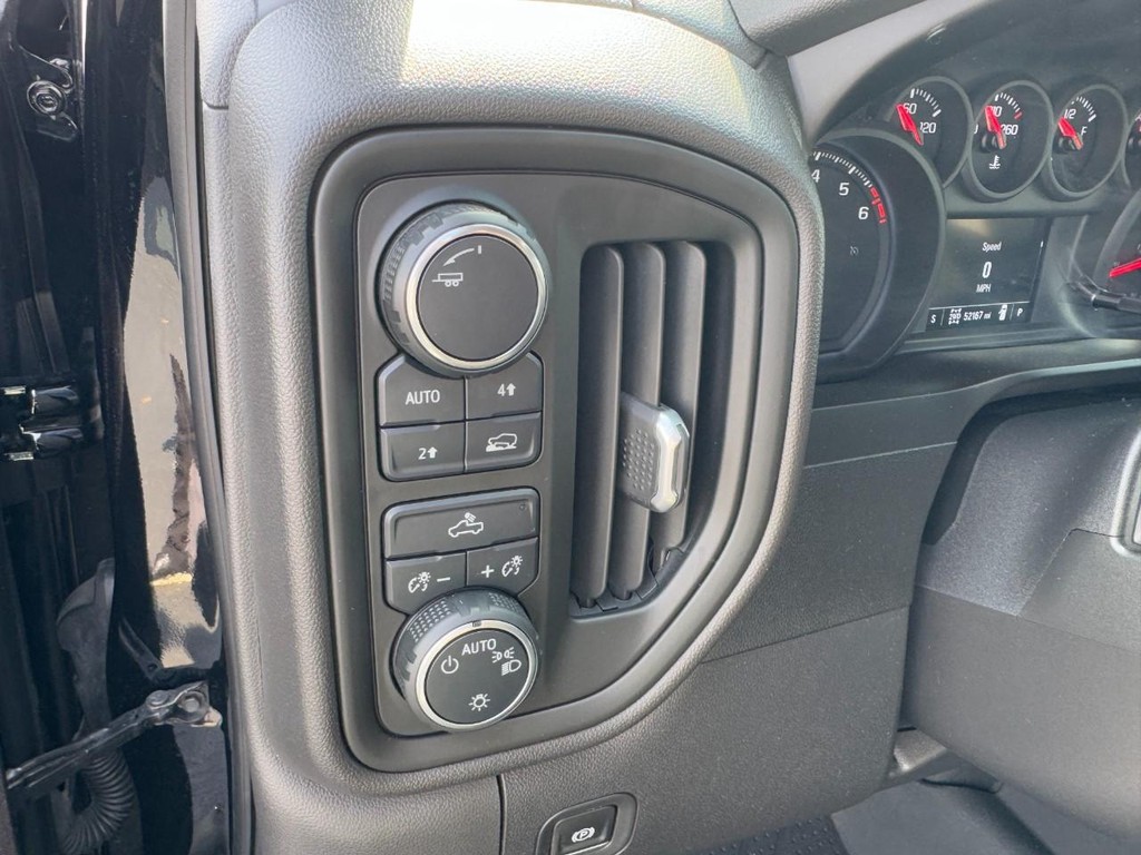 Chevrolet Silverado 1500 Vehicle Full-screen Gallery Image 16