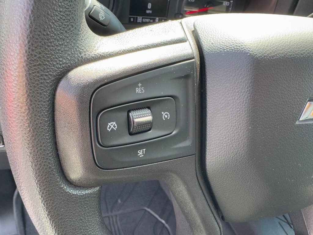 Chevrolet Silverado 1500 Vehicle Full-screen Gallery Image 17