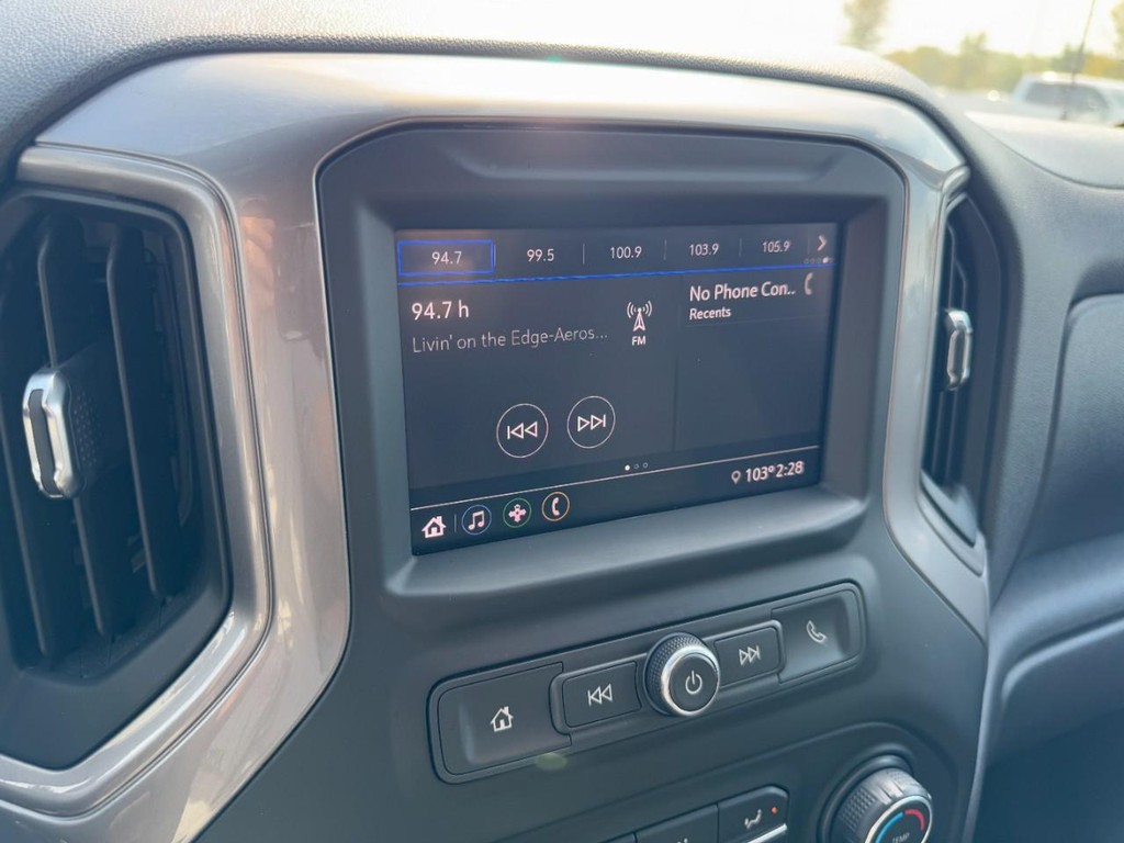 Chevrolet Silverado 1500 Vehicle Full-screen Gallery Image 19