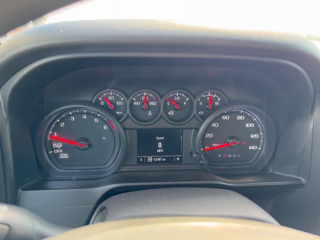 Chevrolet Silverado 1500 Vehicle Full-screen Gallery Image 21