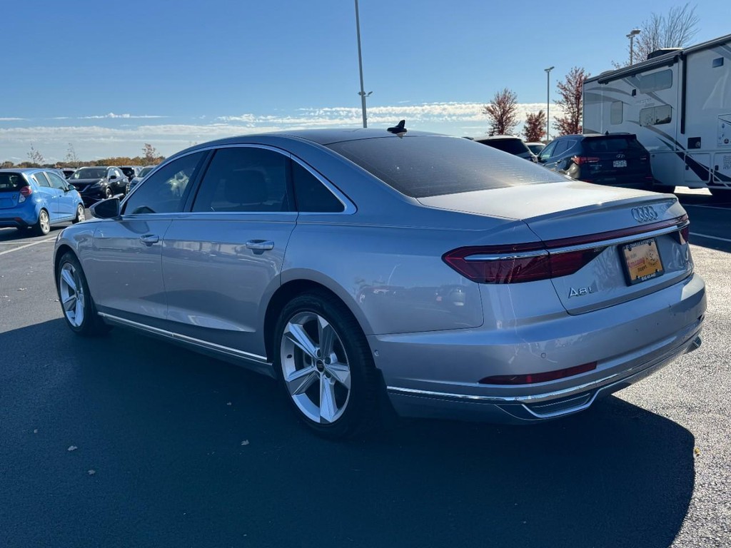 Audi A8 L Vehicle Full-screen Gallery Image 05