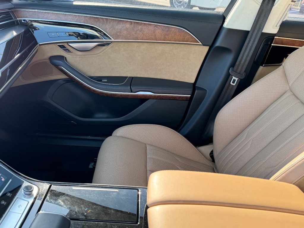 Audi A8 L Vehicle Full-screen Gallery Image 09